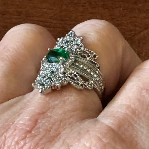 Crown Inlaid Emerald Green Gemstone, Lab created, Vintage Inspired Ring, Sz 7 - Picture 12 of 12